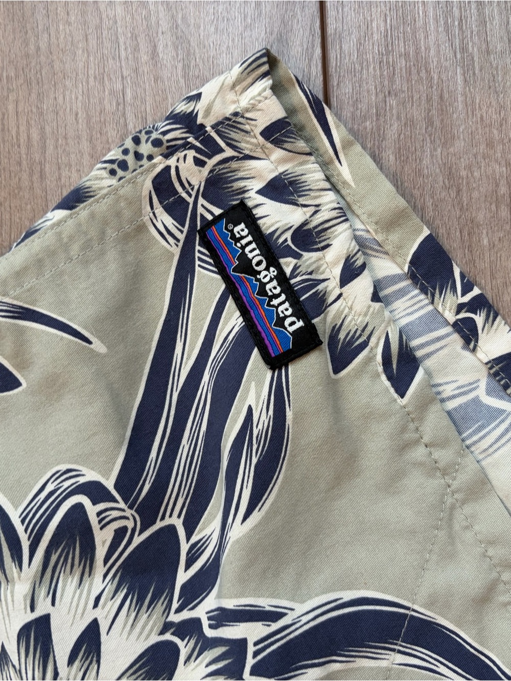 Patagonia Men's Floral Swim Shorts in Light green with Navy Print - Picture 2 of 5